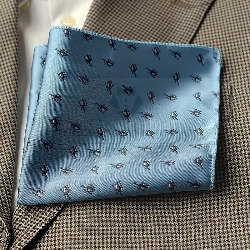                     Exkluzív díszzsebkendő - Égszínkék mintás